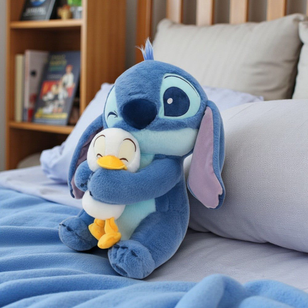 Peluche Stitch avec son doudou canard