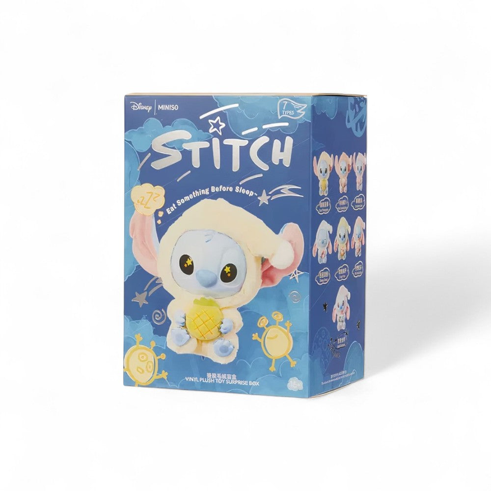 Boite en carton bleue, avec un stitch en pyajama jaune dessiné dessus, sur fond blanc.