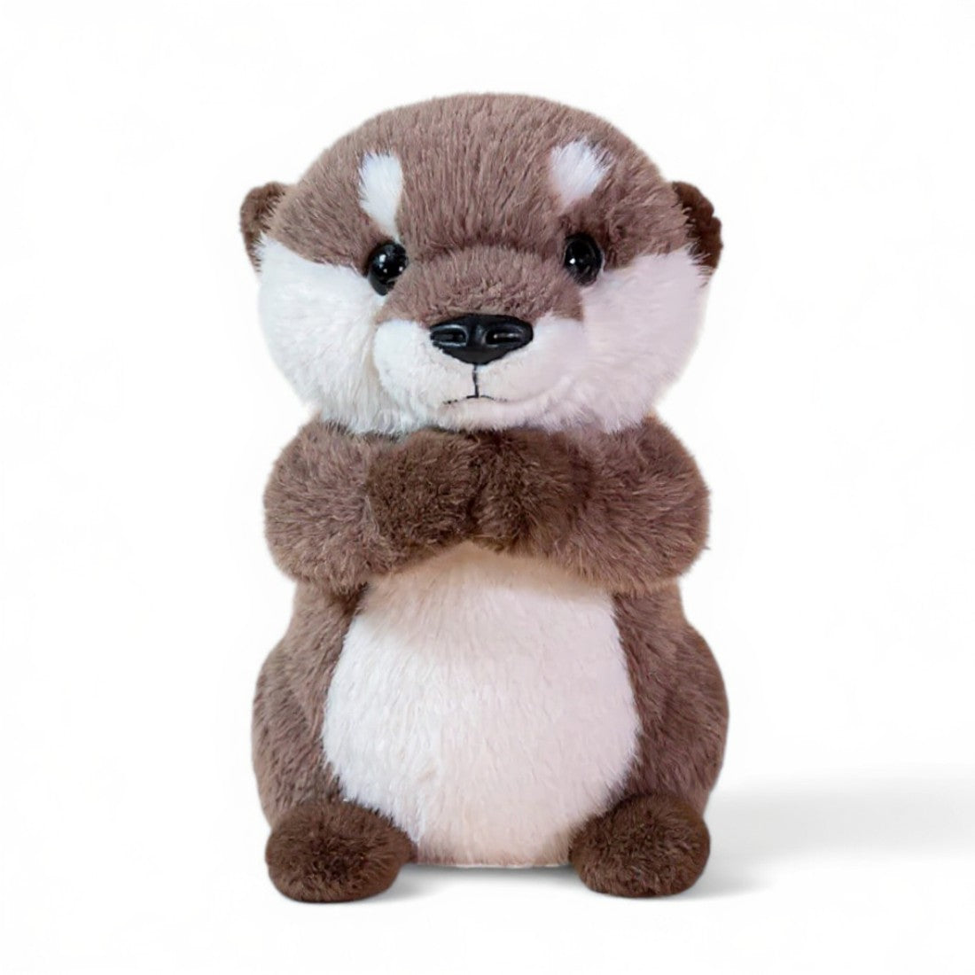 Peluche loutre marron et blanche en coton, douce et souriante, assise sur fond blanc.