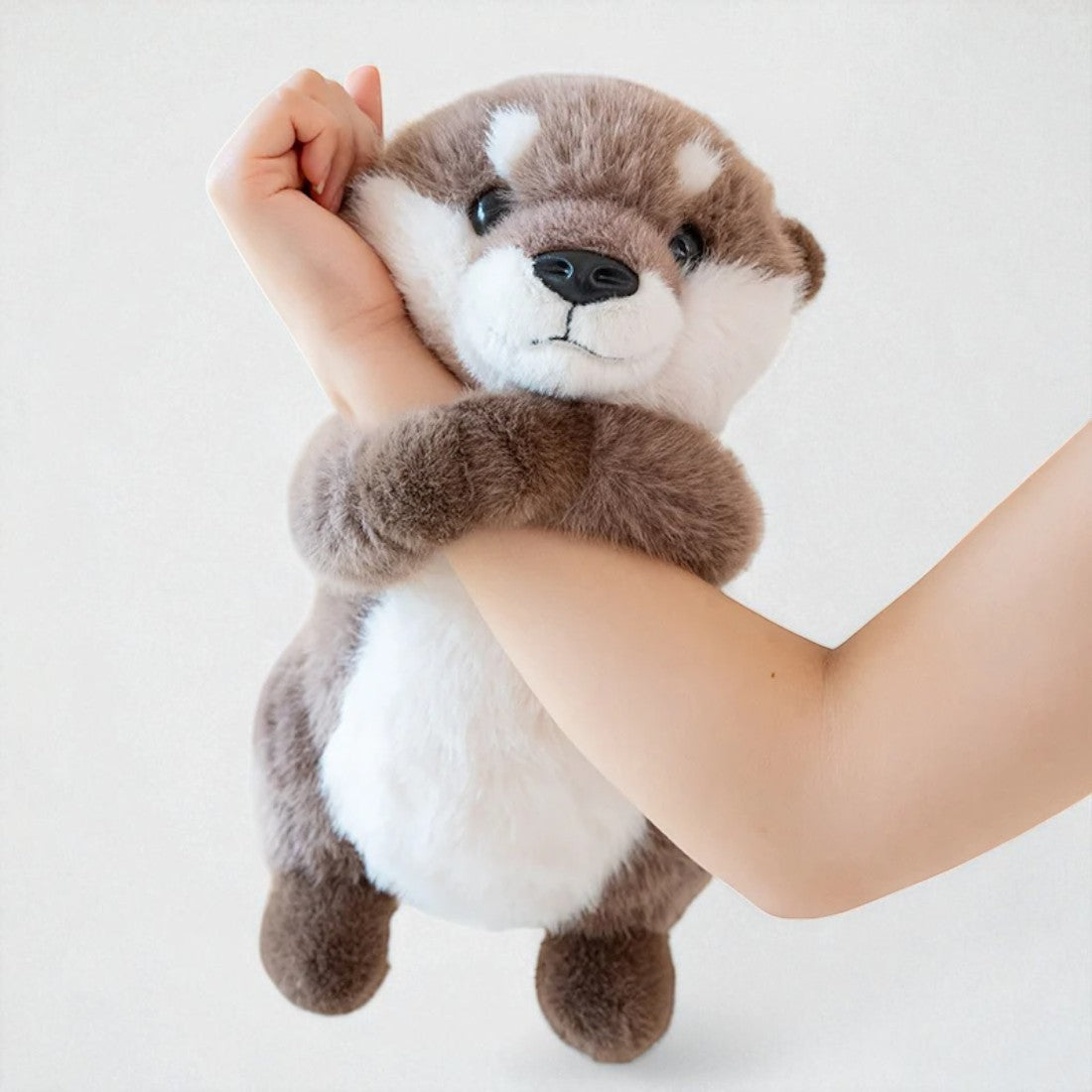 Loutre en peluche attendrissante