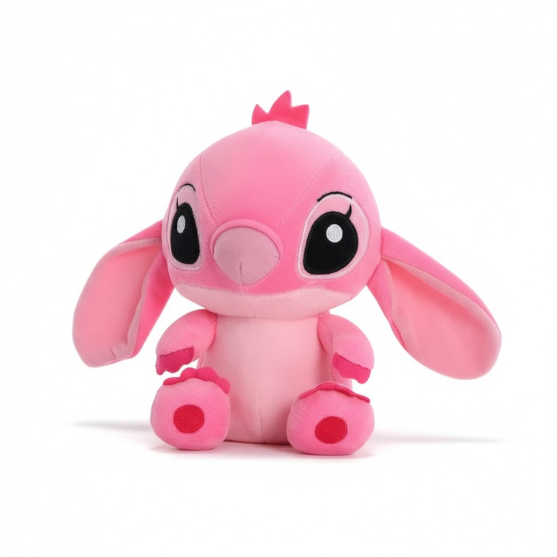 Peluche Angel rose assise avec grandes oreilles et regard attendrissant, sur fond blanc.