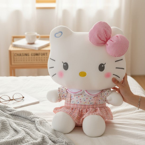 Peluche Hello Kitty tendre et stylée en rose pastel
