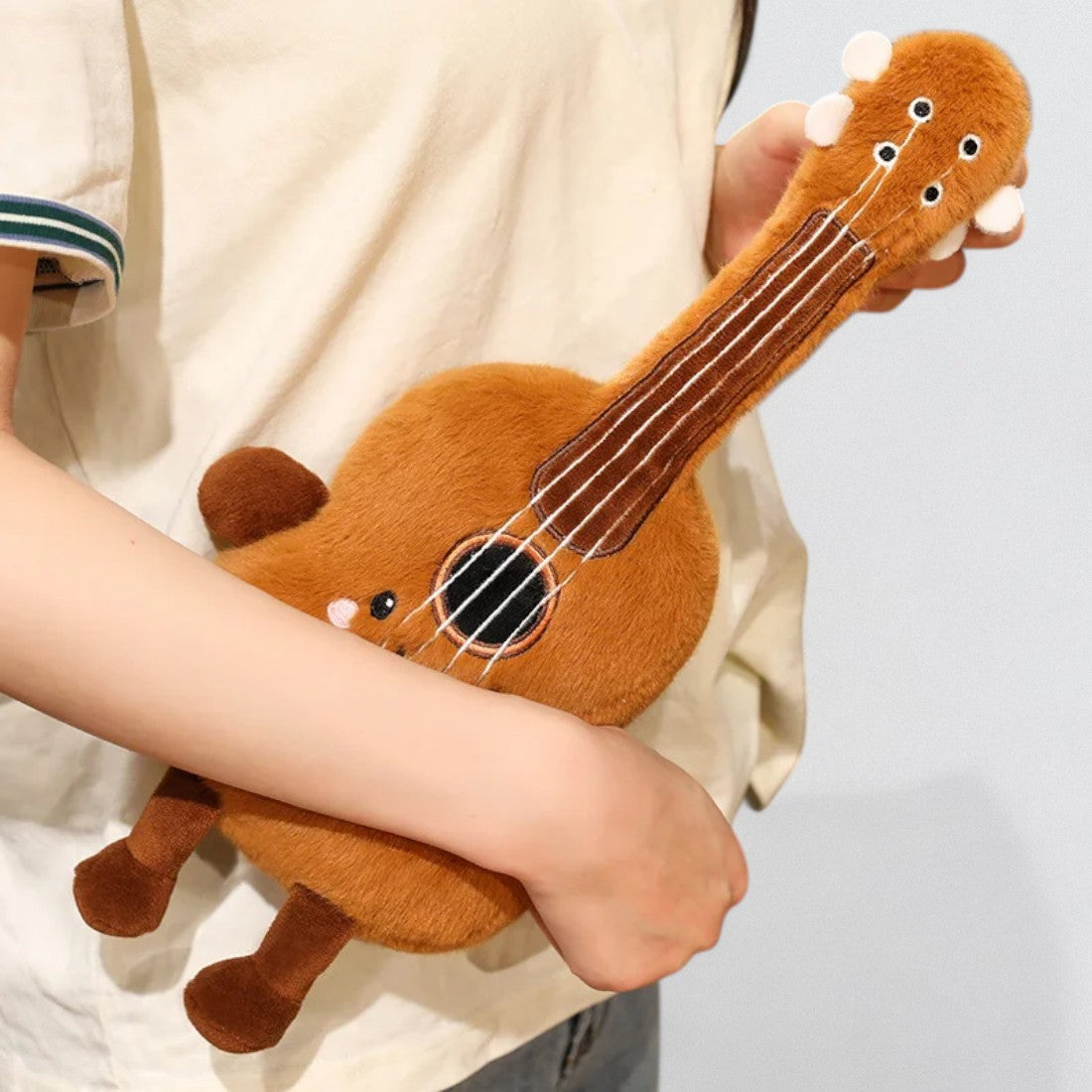 Peluche instrument kawaii guitare souriante