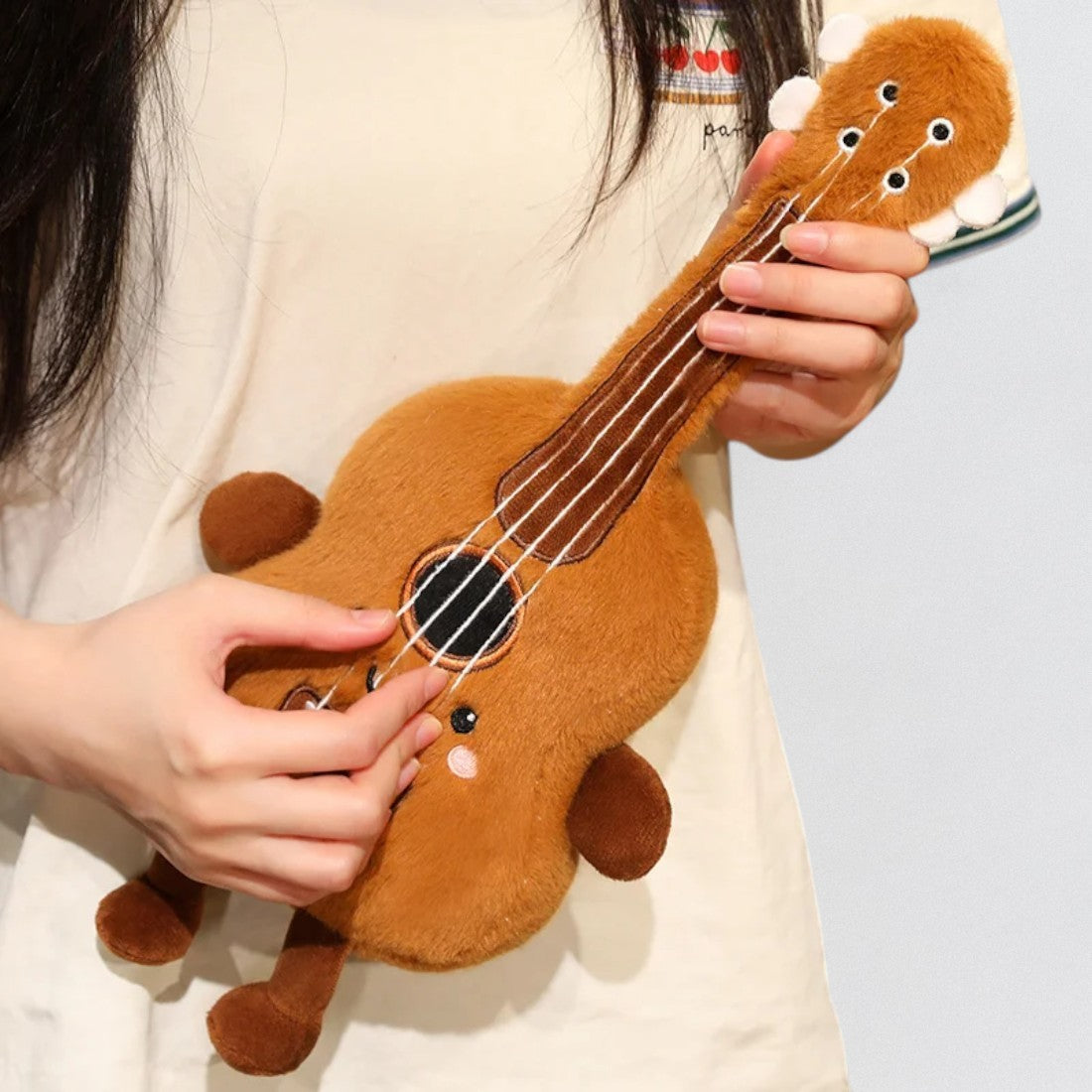 Peluche instrument kawaii guitare souriante