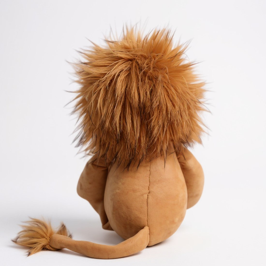 Peluche lion doux et majestueux
