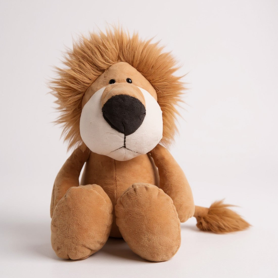 Peluche lion doux et majestueux