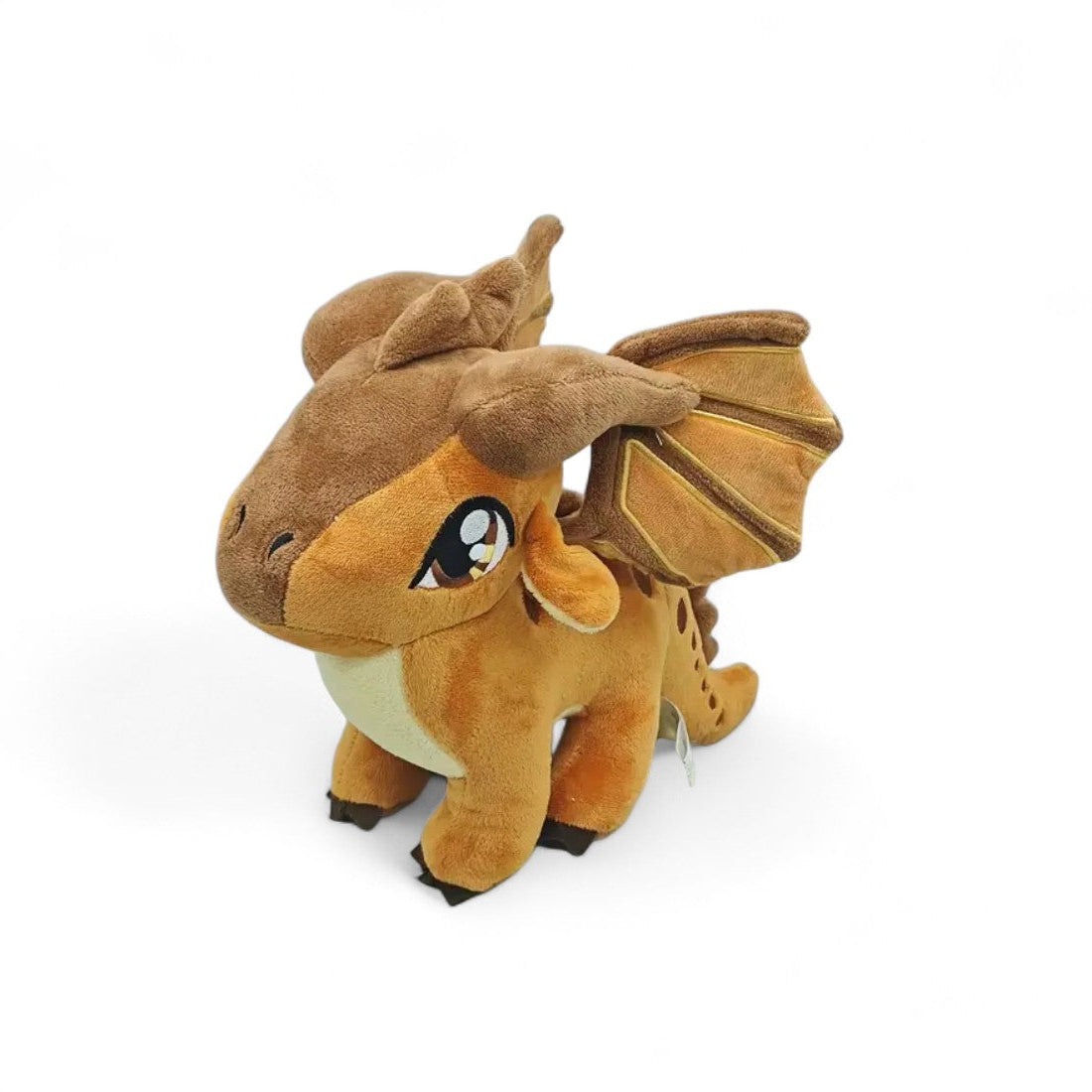 Peluche dragon marron caramel avec ailes et cornes dorées, yeux ambrés expressifs, finition moelleuse, improbable et douce, sur fond blanc