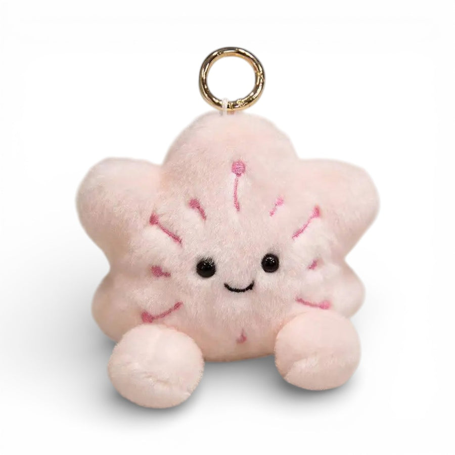 peluche rose en forme d’étoile kawaii de 12 cm avec de grands yeux noirs brillants, un sourire joyeux, cinq pointes duveteuses, deux petites pattes rondes en bas et un anneau doré pour porte-clés, posée sur fond blanc.