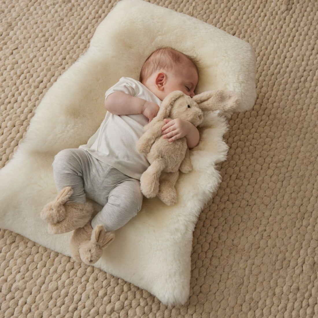 Lapin en peluche moelleux pour bébé