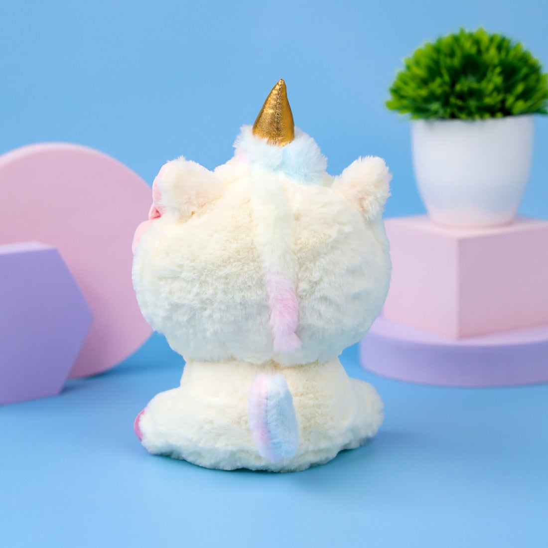 Peluche Hello Kitty déguisée en licorne arc-en-ciel