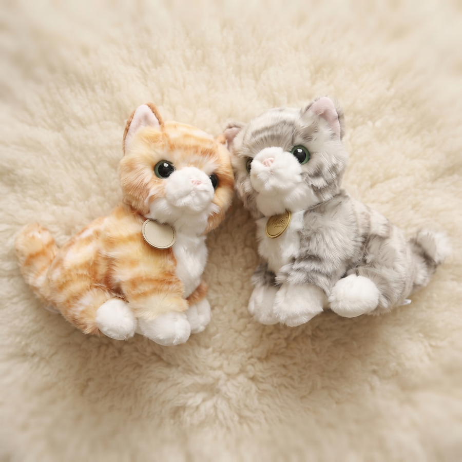 Peluche Chaton aux Grands Yeux Brillants - Détail matière