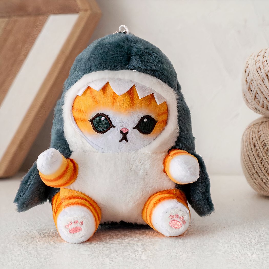 Poupée en peluche petit chat déguisé en requin