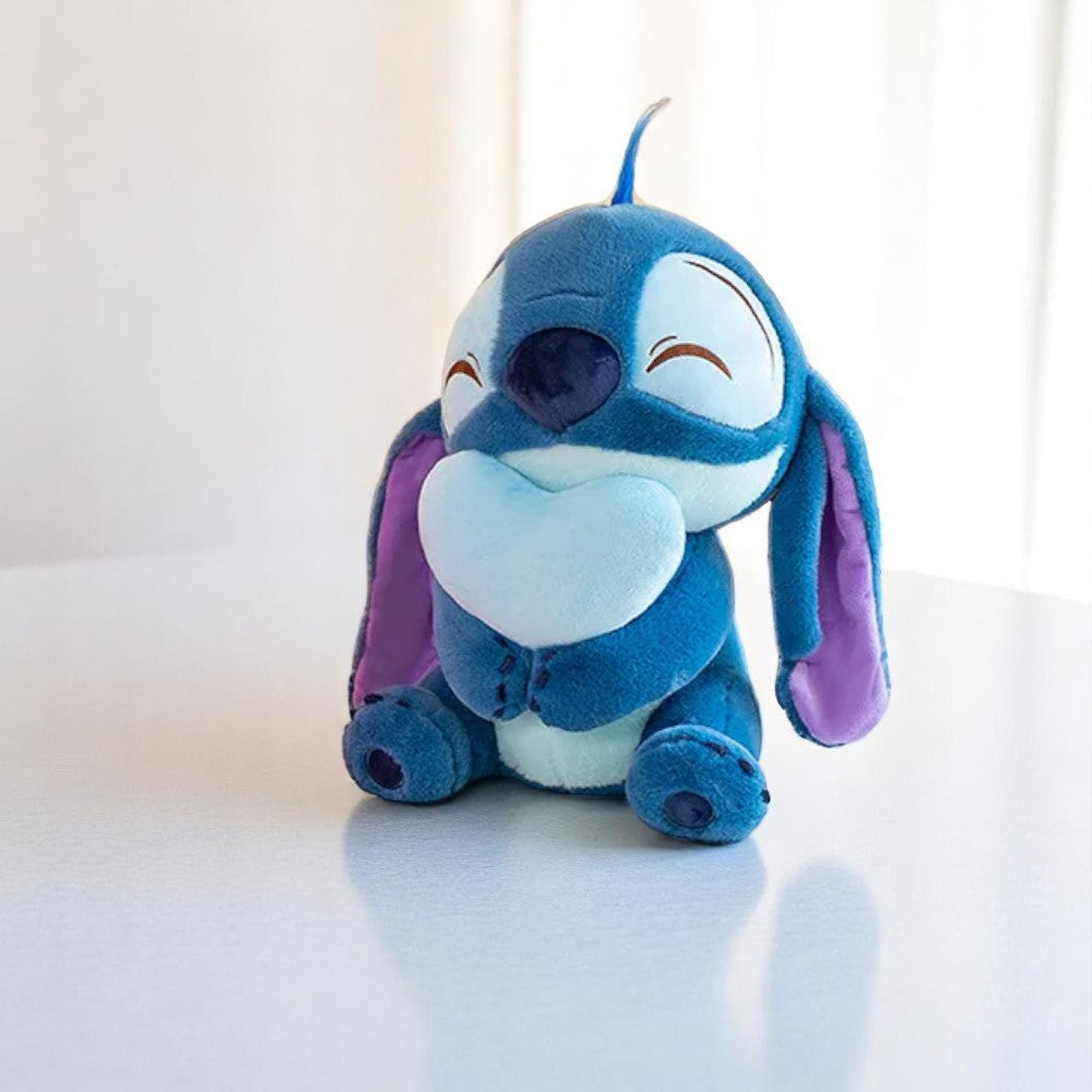 Peluche Stitch et Angèle amoureux