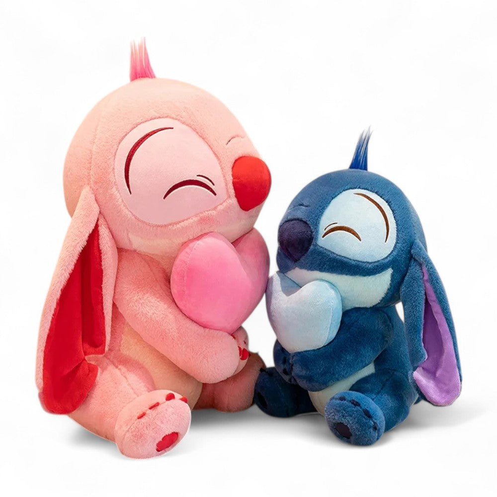Peluche Stitch et Angèle amoureux