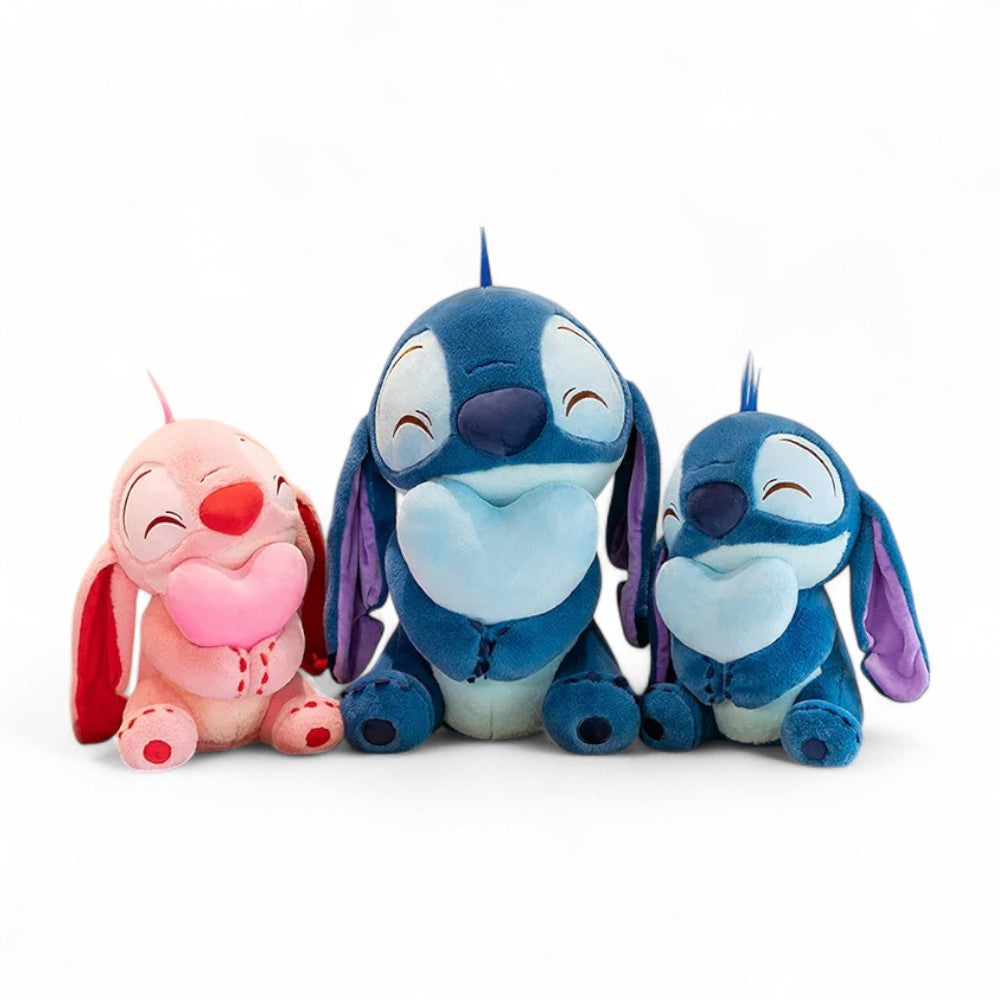 Peluche Stitch et Angèle amoureux
