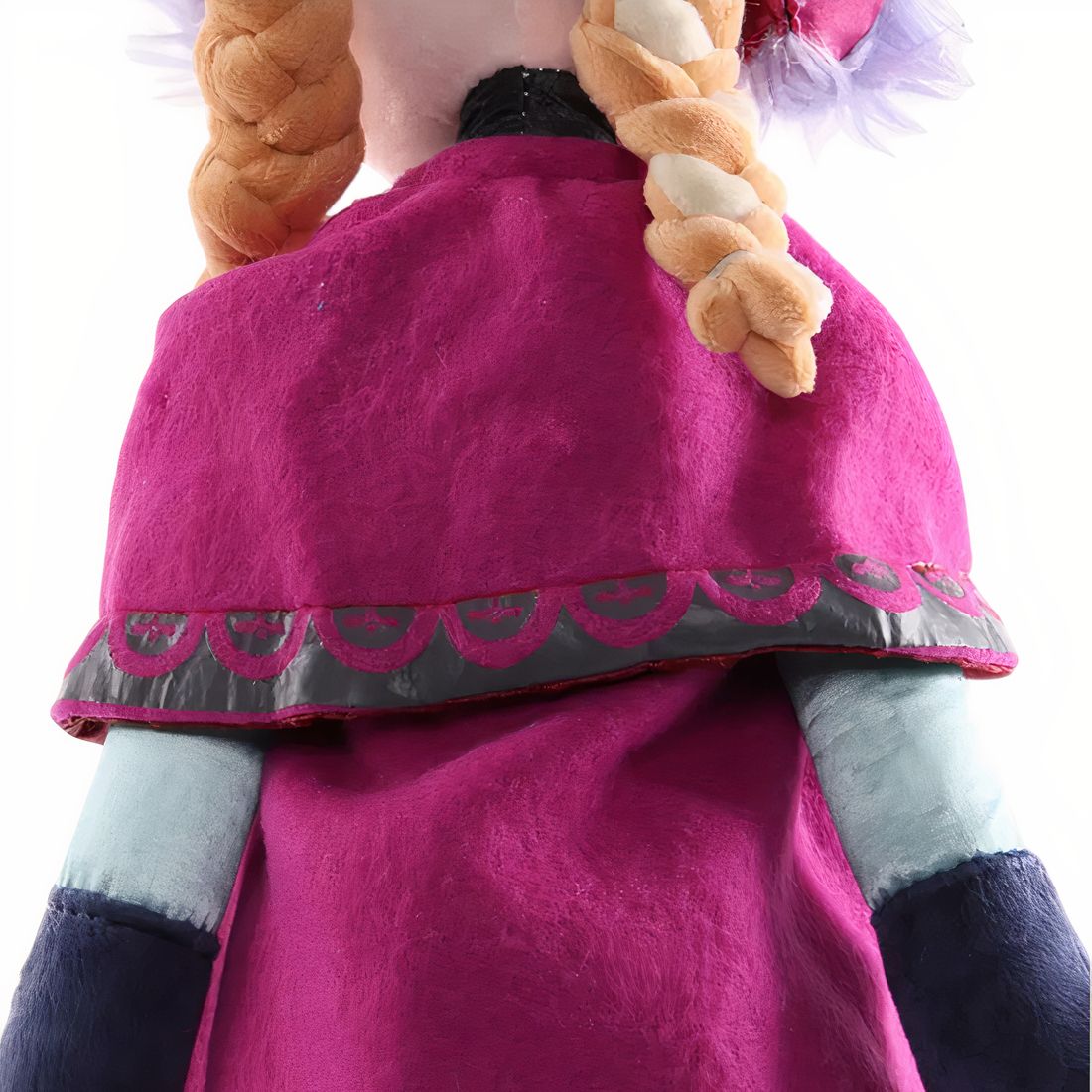 Peluche reine des neiges Anna 40 cm - détail de la cape vue de dos