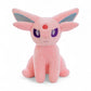 Peluche Pokémon Mentali rose assise avec ses grandes oreilles et ses yeux violets sur fond blanc.
