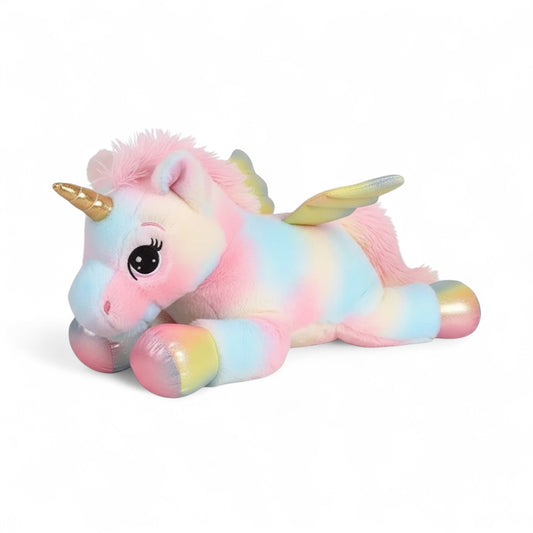 Peluche licorne féerique géante multicolore avec corne dorée et ailes brillantes, posée sur fond blanc.