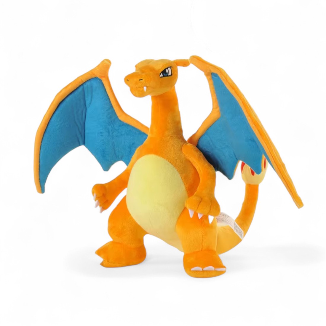 peluche pokémon - dracaufeu rugissant - vue de trois-quarts sur fond blanc