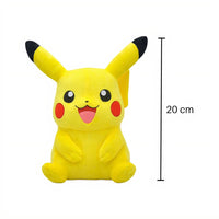 Peluche pokémon - pikachu assis sourire joyeux - vue de face avec mesure de 20 cm
