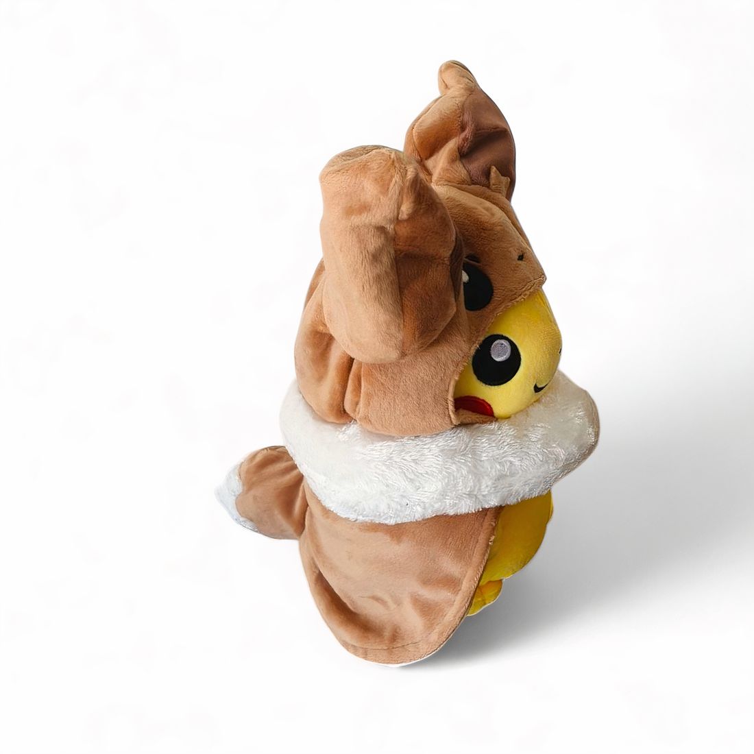 peluche pokémon - pikachu déguisé en évoli