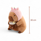 Peluche capybara avec boisson et bonnet rigolo