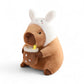 Peluche capybara avec boisson et bonnet rigolo