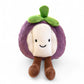 Peluche ronde en forme de mangoustan violet et blanc, avec un petit sourire, des pattes marron et une feuille verte sur la tête, posée sur fond blanc.