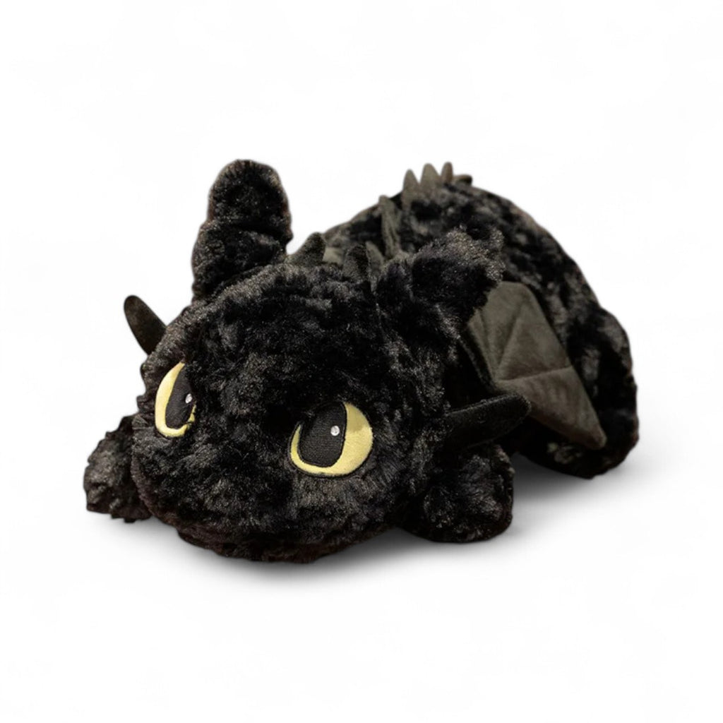 Peluche noire Krokmou de la saga Dragons DreamWorks, toute douce, sur fond blanc.