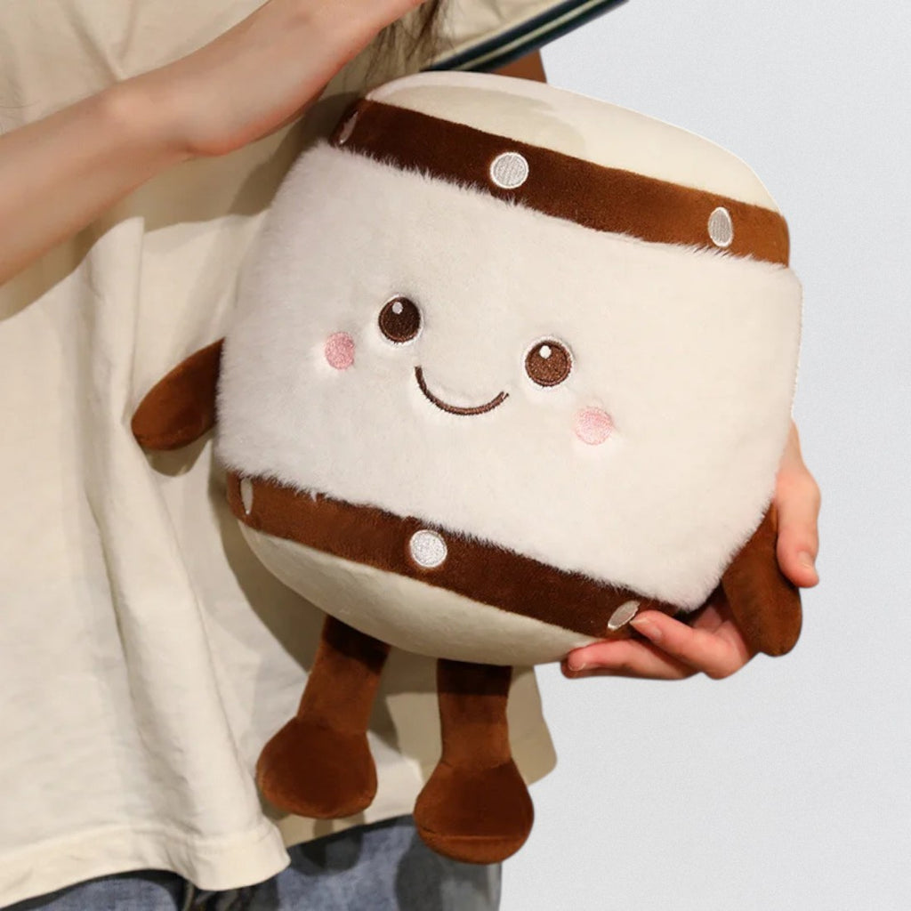 Peluche instrument kawaii tambour joyeux - tenue d'une main contre le corps