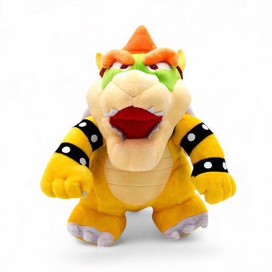 Peluche Bowser de Super Mario Bros, vue de face, avec crête orange, bras jaunes avec bracelets noirs à point blancs, sur fond blanc.