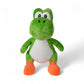 Peluche Yoshi verte Super Mario Bros,   ventre blanc, pieds orange, sur fond blanc.