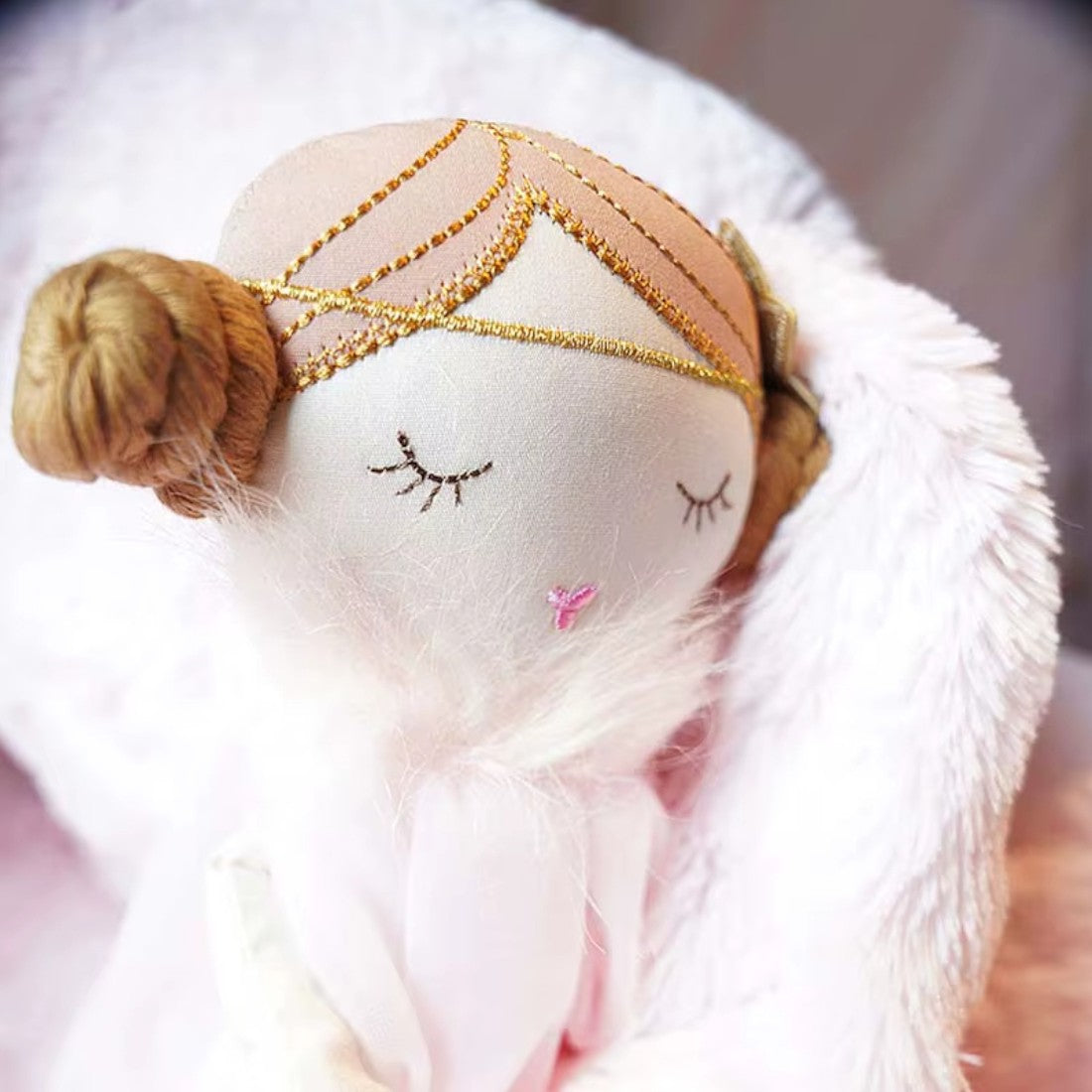 Peluche poupée ballerine avec chignons
