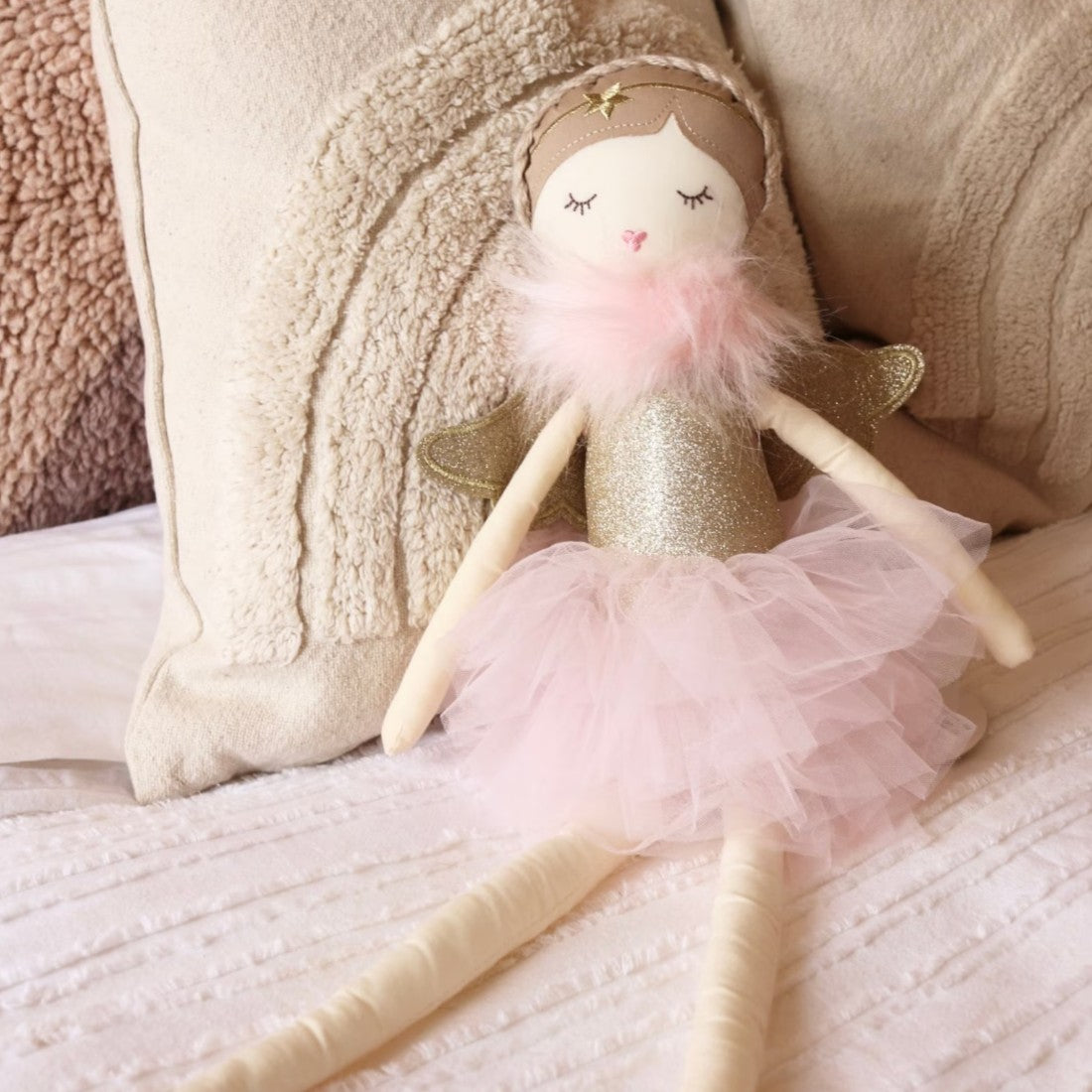 Poupée ange robe tulle rose et ailes dorées