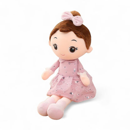 Poupée en peluche petite fille en robe
