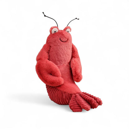 Peluche homard rouge tout doux, avec de grands yeux, des antennes noires et des pinces moelleuses, posée sur fond blanc