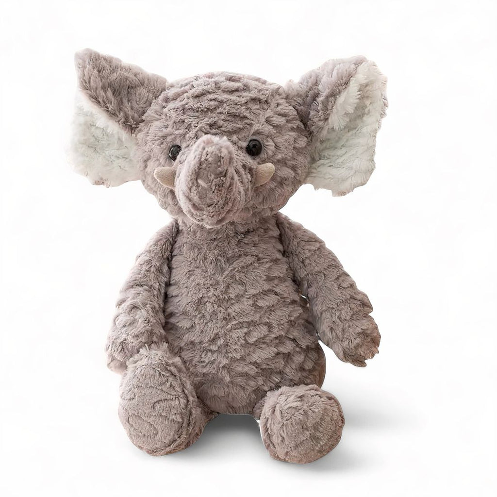 Élément en peluche gris, grandes oreilles blanches, yeux noirs brillants, assis sur fond blanc.
