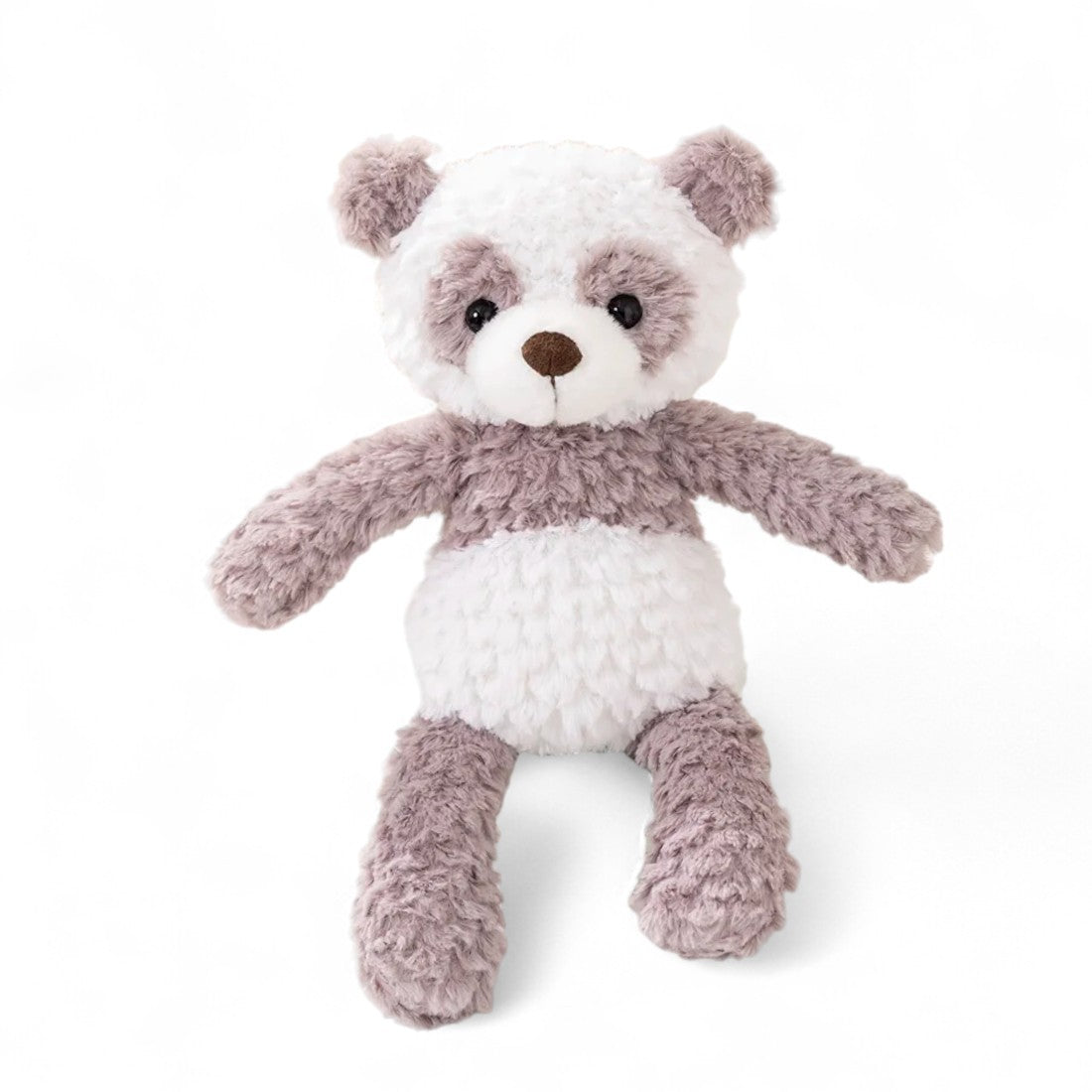 Panda en peluche gris et blanc, museau brun, grandes pattes, assis sur fond blanc.
