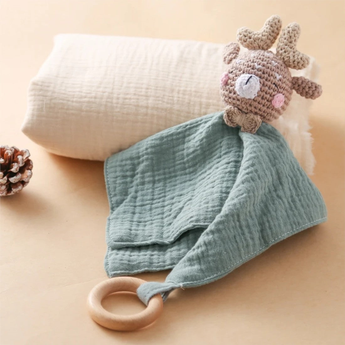 Peluche doudou plat tête cerf crochetée pour bébé