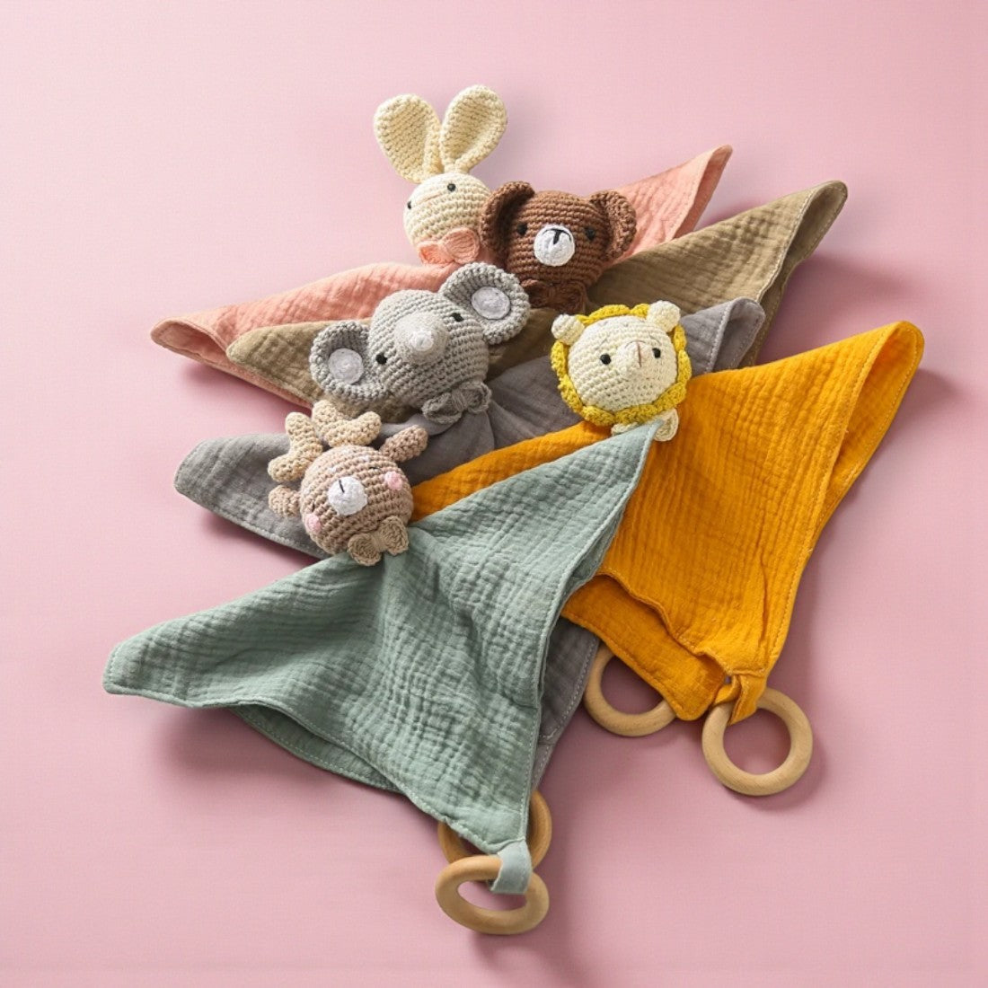 Peluche doudou plat tête lapin crochetée pour bébé