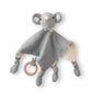 Doudou plat éléphant crocheté, lange coton bicolore gris et dessous beige, extrémités nouées, anneau bois naturel, fond blanc.