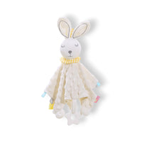 Doudou carré lapin minky pastel avec anneau de dentition - modèle crème suspendu, vue de face