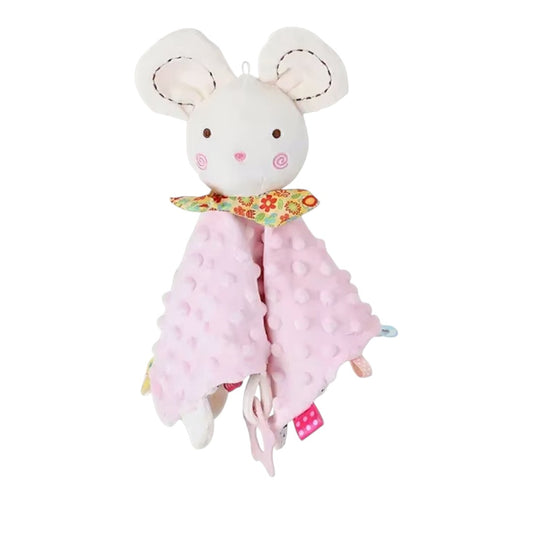 Doudou carré en tissu rose pastel minky à pois, tête de souris blanche brodée aux grandes oreilles, col fleuri coloré, étiquettes multicolores autour, anneau de dentition rose suspendu, posé sur fond blanc