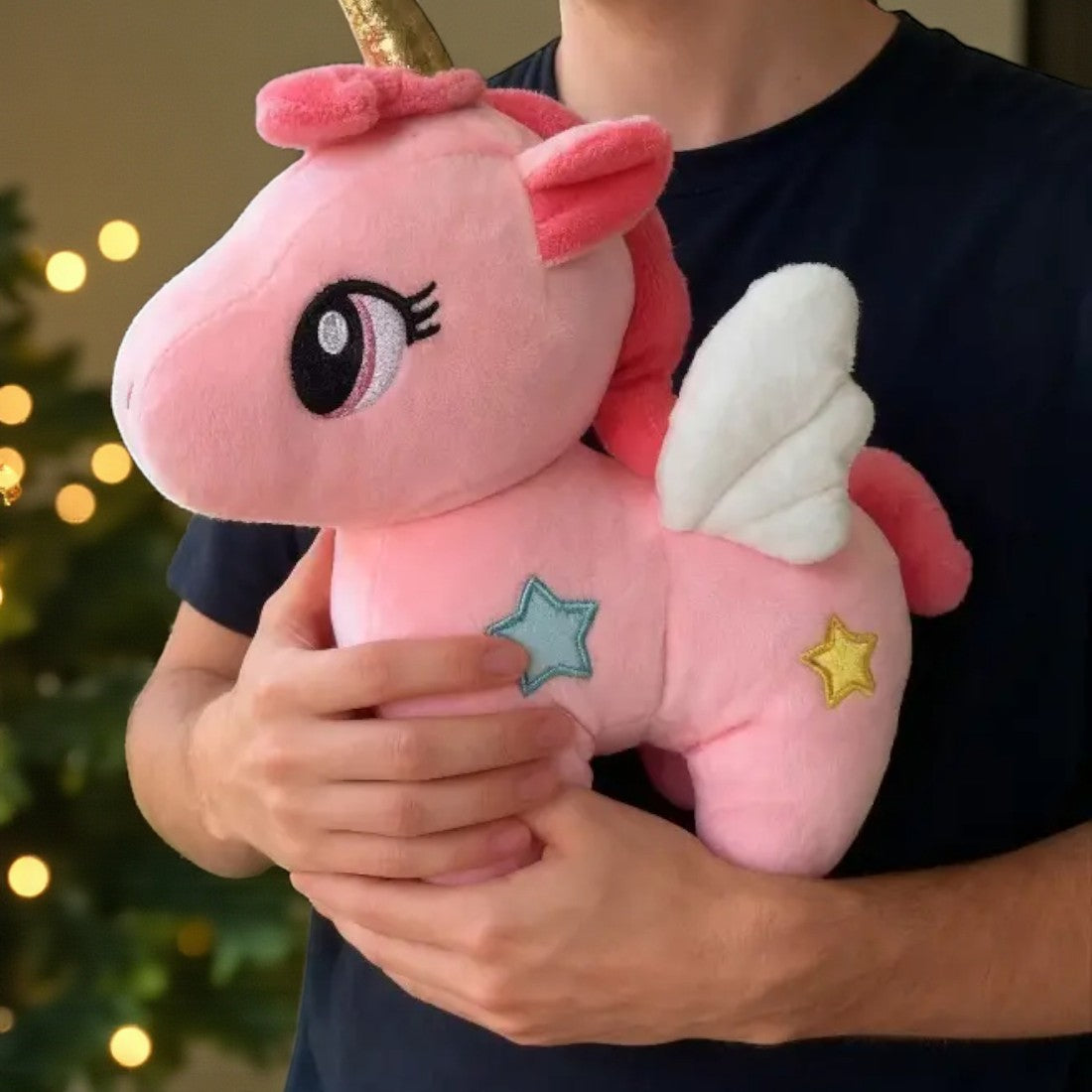 Licorne en peluche mignonne avec étoiles et ailes magiques