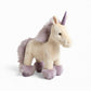 licorne en peluche blanche debout avec crinière violette sur fond blanc