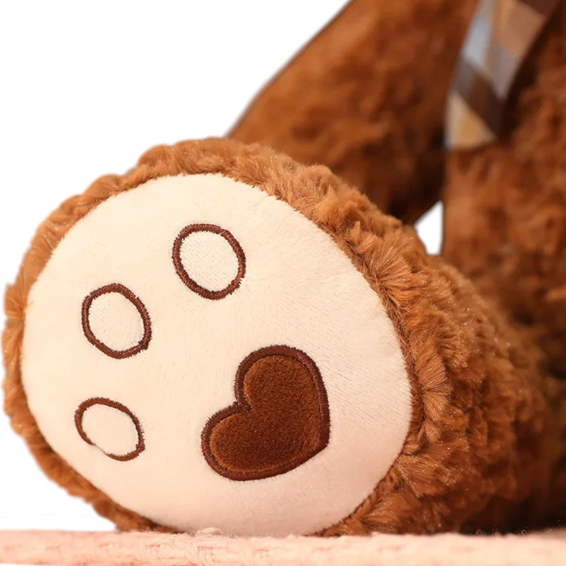 Ours bouclé traditionnel avec nœud rétro