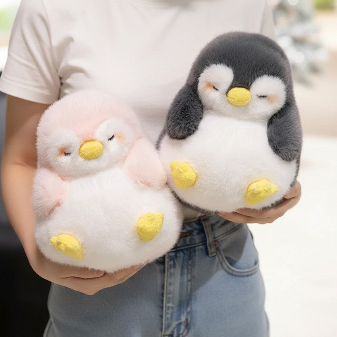 Peluche pingouin moelleux endormi