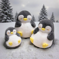 Peluche pingouin moelleux endormi