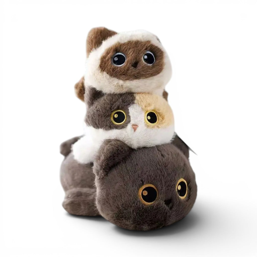 Peluche petit chat trop craquant - trois coloris empilés sur fond blanc