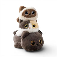 Peluche petit chat trop craquant - trois coloris empilés sur fond blanc
